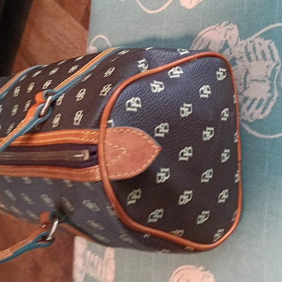 Dooney & Bourke Barrel Bag ❤️❤️❤️ - Picture 5 of 16